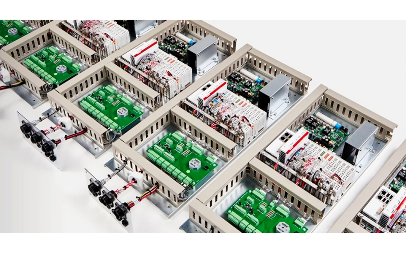 全球PCBA工廠合作模式分析：挑戰(zhàn)與機(jī)遇